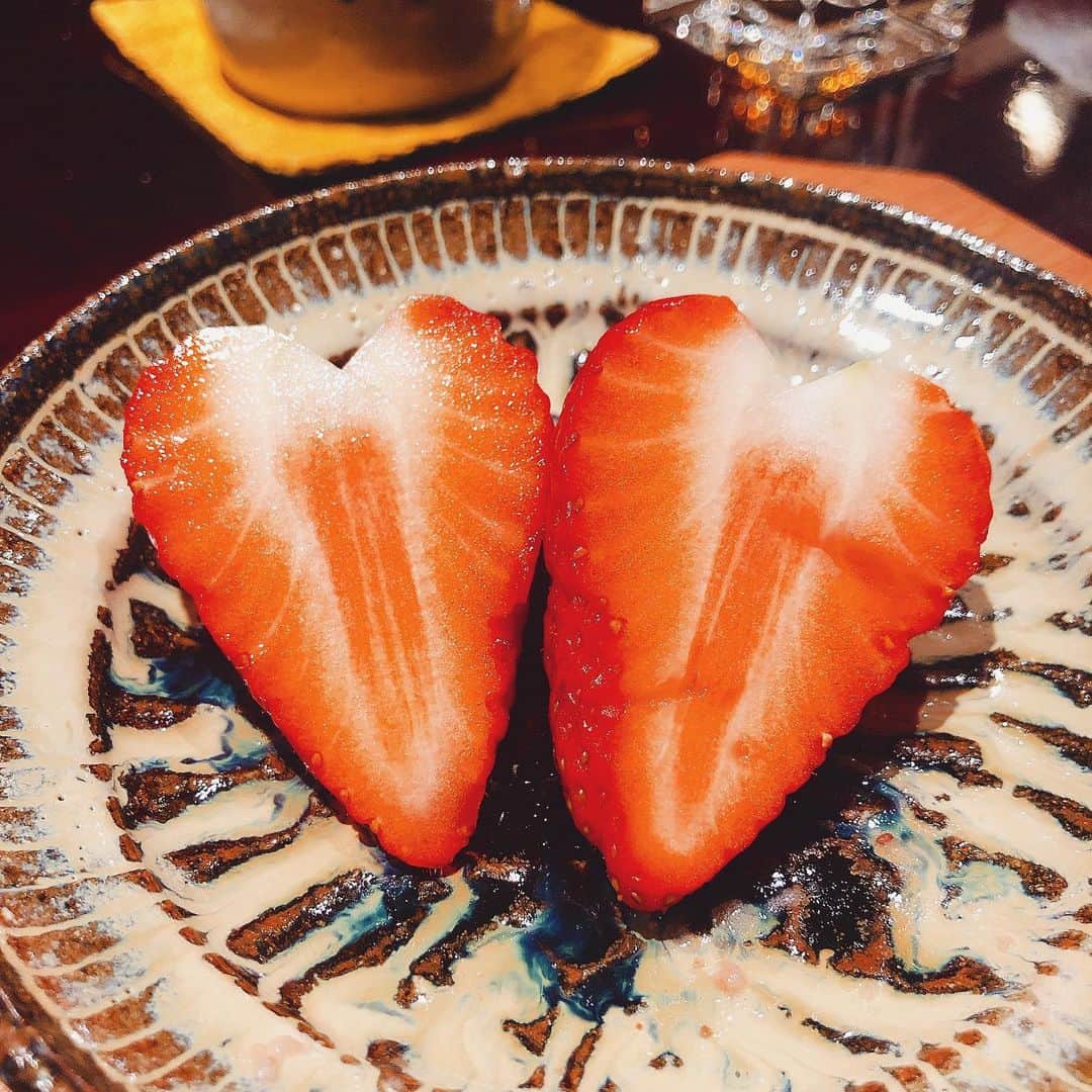 美沙玲奈のインスタグラム：「#🍓 でビタミン摂取してね♥」