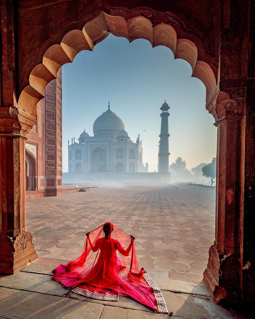 Awesome Wonderful Natureさんのインスタグラム写真 - (Awesome Wonderful NatureInstagram)「Taj Mahal, Agra, India Photo by @kyrenian & modeled by @pranali_lifeisbeautiful」3月3日 17時39分 - fantastic_earth