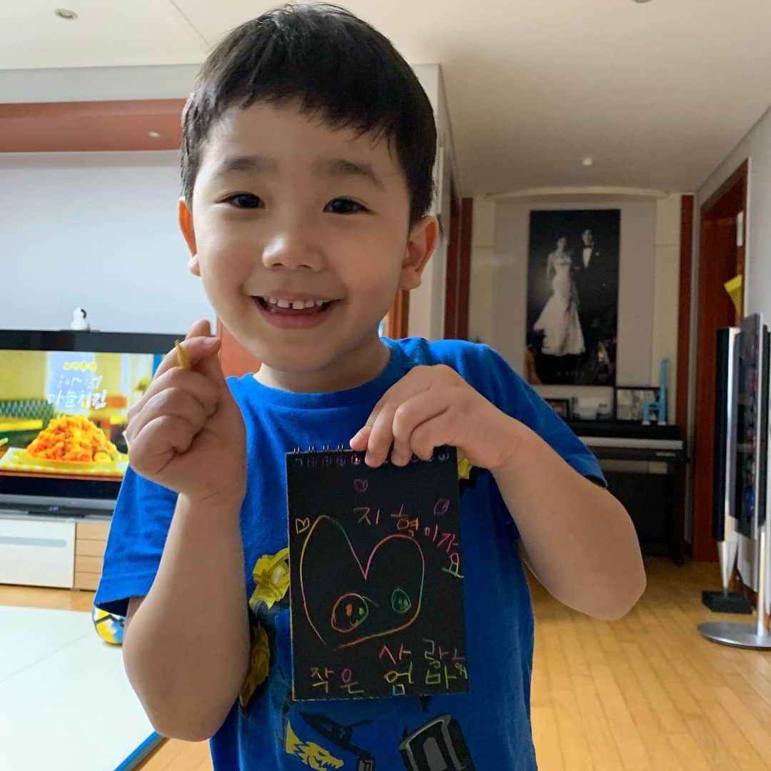 ハー・ミジョンのインスタグラム：「지혁아 작은엄마 심쿵했어🙈 #조카 = #❤️ 입니다」