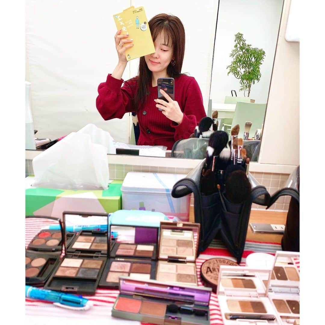 奈津子さんのインスタグラム写真 - (奈津子Instagram)「朝から関西電力「withはぴ」の撮影中😊隙間時間で英単語の勉強してるわたしくし偉い(と言い聞かせてる)夜は18:10〜東京FM「スカロケ 」生放送聴いてくださいね💖 ・ #家電 #家電好き #家電女優 #奈津子　#撮影  #英語の勉強 #スカロケ  #ラジオ　#メイク」3月3日 9時20分 - natsuko_kaden