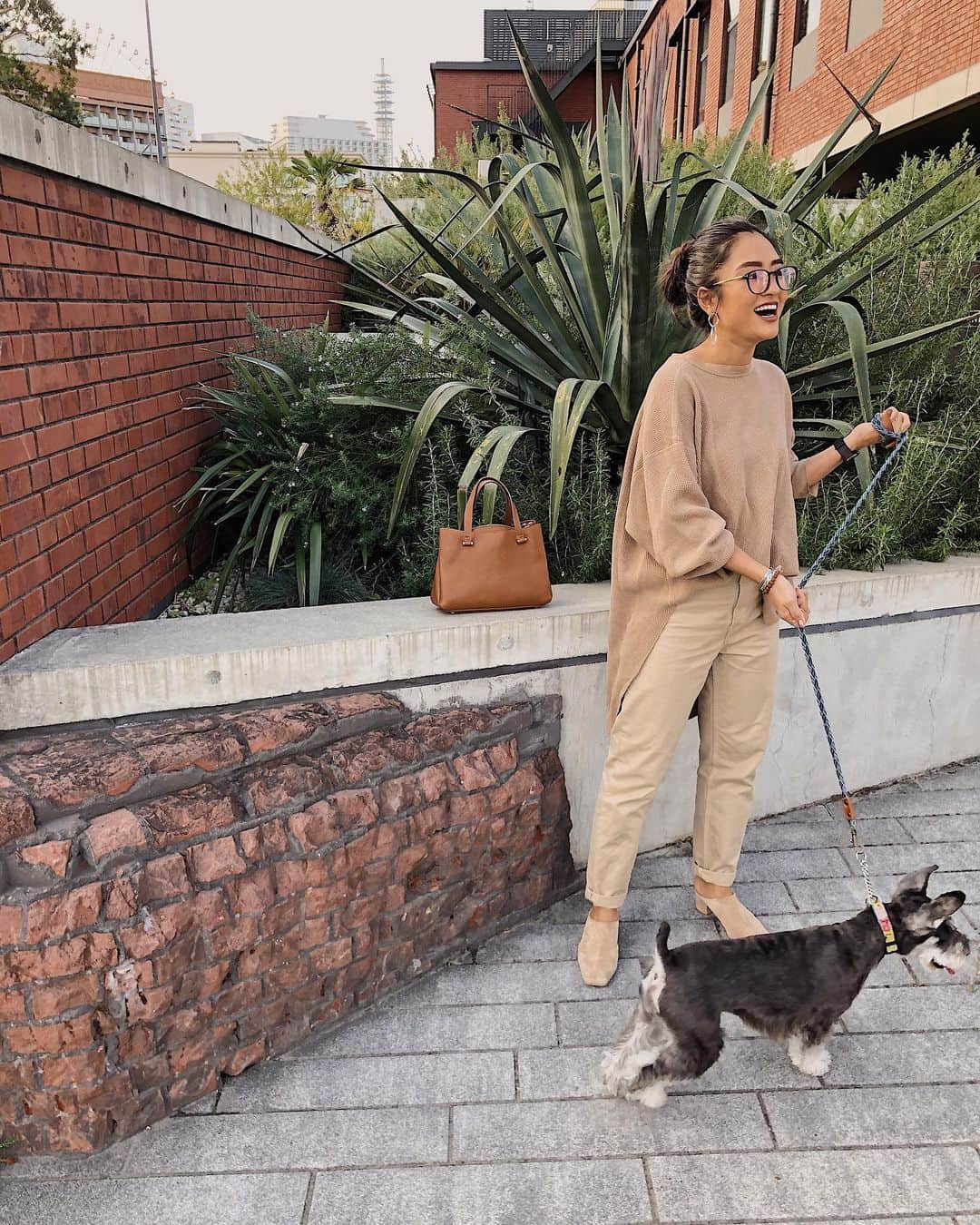 のインスタグラム：「徐々にあったかくなってきて うれしいこの頃❤️ 早くアウターを着ないで外に出れる季節になりたい!!! 今年はお花見するぞ〜🌸 #spring#sakura#japan#tokyo#yokohama#sunnyday#sunny#lifestyle#lifeisbeautiful#fashion#outfit#beige#coordinate#春#晴れ#日本#東京#横浜#お散歩#アウトフィット#ファッション#ライフスタイル#ベージュ#コーデ#ベージュコーデ」