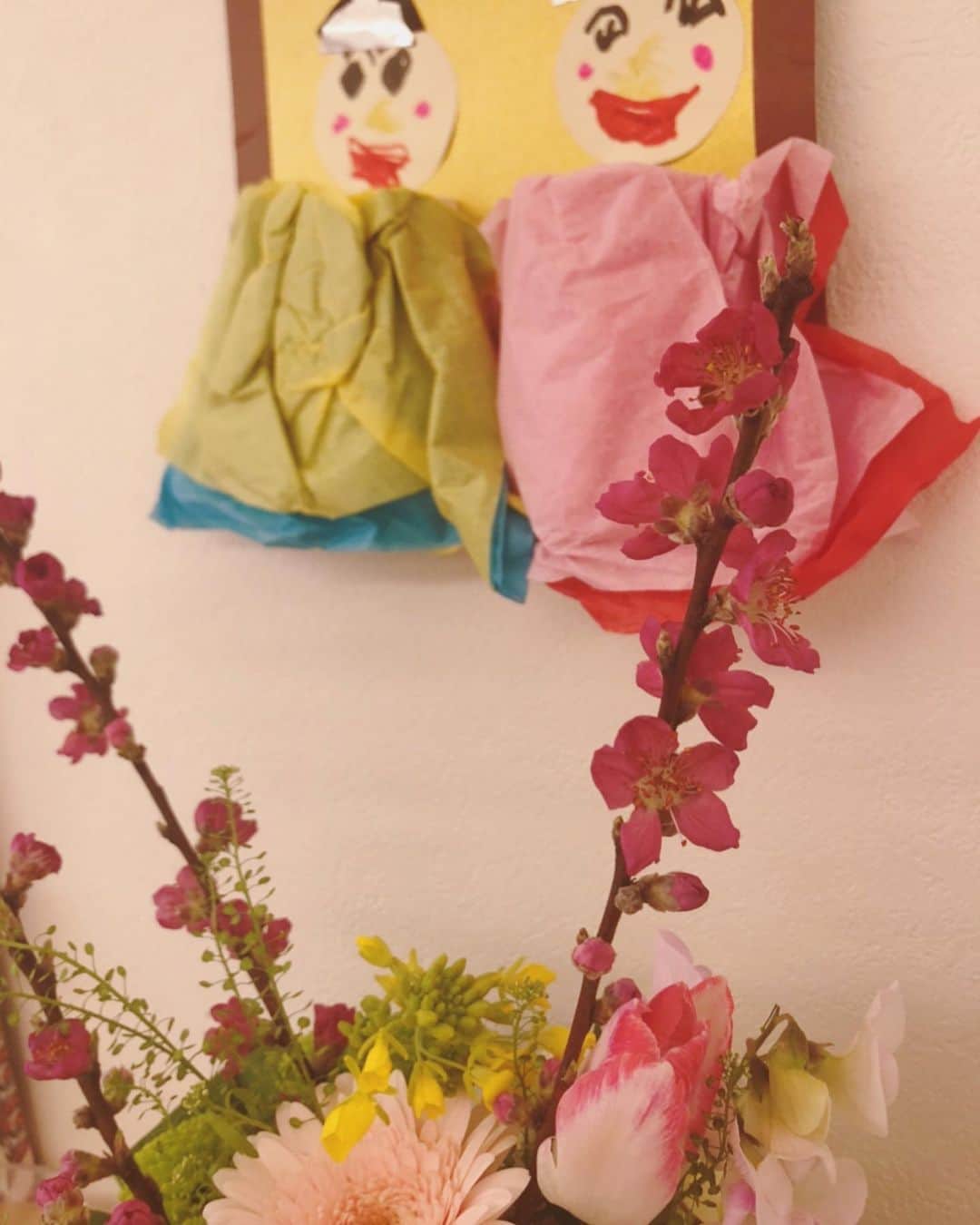 安めぐみさんのインスタグラム写真 - (安めぐみInstagram)「雛祭り🎎 昨日娘と桃の花を買いに行きました🌸 #桃の花」3月3日 9時27分 - yasu_megumi_official