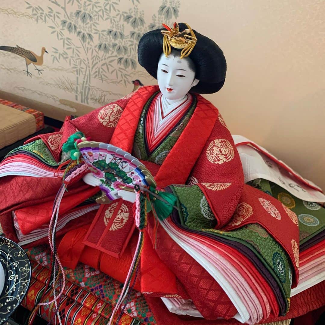 竹田恒泰さんのインスタグラム写真 - (竹田恒泰Instagram)「‪お雛座は十二単。京都の平安寿峰さんの製作。」3月3日 9時33分 - takedatsuneyasu
