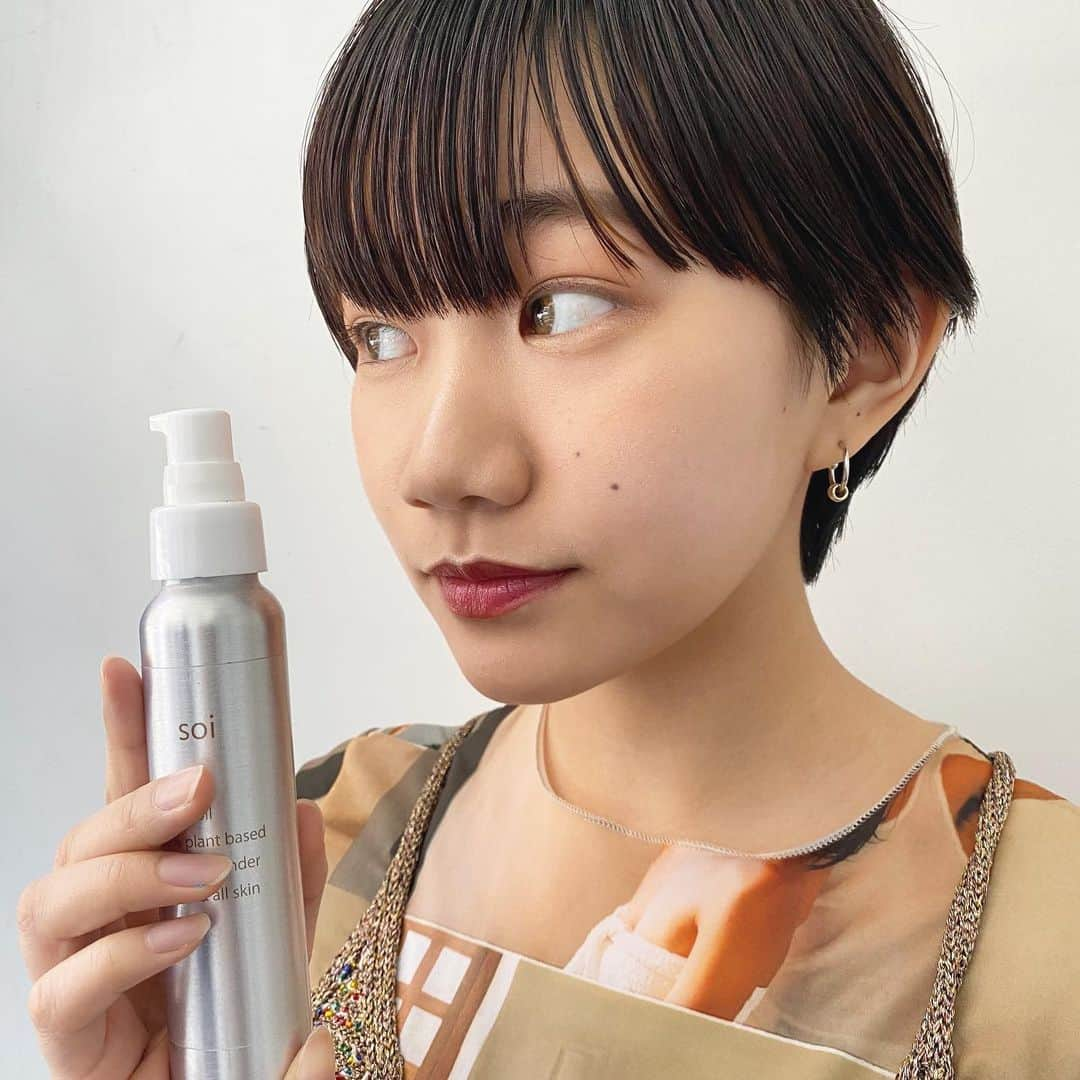 ELICA COLLECTIONのインスタグラム：「soioil 抜け感👍 #抜け感 #透明感 #ヘアケア #ヘアバーム  #ショート #シアバター #濡れ感 #soi #elica #ミツロウ #ナチュラルバーム #カジュアル #soioil #soibalm #アットコスメ #ヘアオイル #ヘアーワックス兼ハンドクリーム」