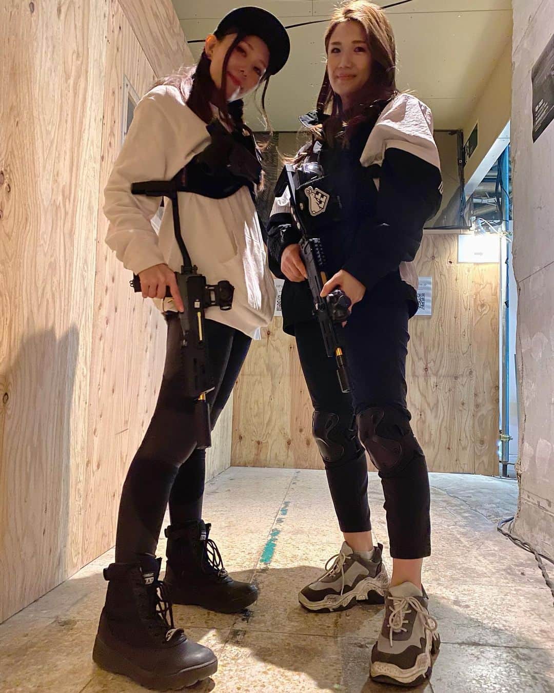 のインスタグラム：「We use same main weapon 😎✨﻿ ﻿ Maya is staff of Hussar Airsoft Field in Nagoya.﻿ I wanna go there some day!!!﻿ ﻿ ﻿ ▢ ▣ ▢ ▣ ▢ ▣ ▢ ▣ ▢ ▣ ▢ ▣ ▢ ﻿ ﻿ 【#MAYOZONES】﻿ 売り子だよ🙋‍♀️✨﻿﻿ 4/11(土) G&G lovers﻿ ﻿ ▢ ▣ ▢ ▣ ▢ ▣ ▢ ▣ ▢ ▣ ▢ ▣ ▢ ﻿ ﻿ #BLKFOX﻿ #女子サバ﻿ #Hussarairsoftfield﻿ #サバゲー﻿ #サバゲーマー﻿ #サバイバルゲーム﻿ #サバゲー女子﻿ #ミリタリー﻿ #サバゲー女優﻿ #サバ嬢﻿ #女優﻿ #秋田﻿ #モデル﻿ #model﻿ #MC﻿ #japanesegirl﻿ #メガネ女子﻿ #サバゲー装備﻿ #scopionmodm #tokyomarui #airsoft﻿ #airsoftjapan﻿ #サバゲーしたい﻿ #サバゲーマーさんと繋がりたい﻿ #写真好きな人と繋がりたい」