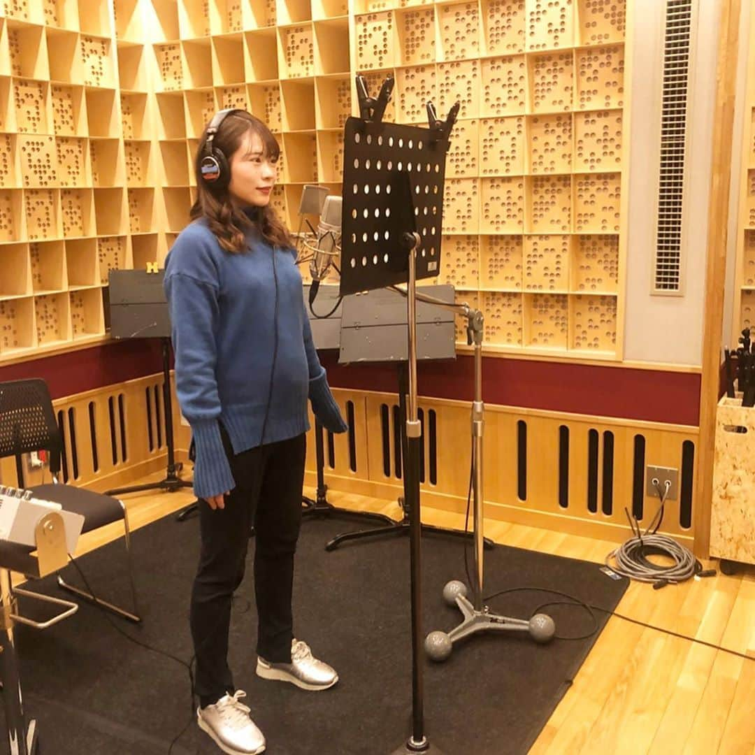 立花このみさんのインスタグラム写真 - (立花このみInstagram)「. ガイドボーカル の レコーディング🎙✨ 16曲目でございます♡ . 今回の曲は アニメ リゼロの挿入歌 ①Wishing／レム(CV.水瀬いのり) ②瑠璃色金魚と花菖蒲／白石紬(CV.南早紀) . リゼロは旦那さんが大好きで レム推しだったので あたしより興奮してました。 それからあたしもアニメ見たら なんとレムちゃんの曲！ 18話で流れます。 最強に良いシーンで！ 思いこもりまくりすぎて 一気に大好きな曲になりました💓 . 配信まで今しばらくお待ちください☺️ . . #カラオケ #ガイドボーカル  #アニソン #リゼロ #rezero #レム #wishing #水瀬いのり #瑠璃色金魚と花菖蒲 #南早紀 #dam #カラオケdam #第一興商 #立花このみ #レコーディング #妊婦 #マタニティ #妊娠後期 #妊娠8ヶ月 #初マタ #プレママ #28w2d #instagood #instalike #followme」3月3日 10時37分 - avilla_konomi