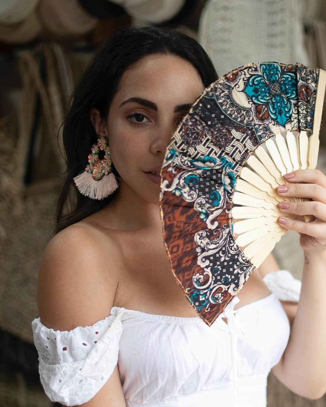 Katy Esquivelさんのインスタグラム写真 - (Katy EsquivelInstagram)「Los ojos nunca necesitarán subtítulos 👁 . Que feliz estoy! El 7 de Marzo lanzaré una nueva colección de filtros que me encanta en @whatthechicfilters ! Ya quiero que se acerque la fecha para contarles más detalles pero por mientras les dejo un antes y después (desliza a la derecha para ver el antes!). Separen la fecha en sus calendarios porque habrá una sorpresa en el lanzamiento! si aún no has visto las otras colecciones y quieres que tus fotos se vean como las mías, checa el link en mi bio 📸❤️ #whatthechicfilters」3月3日 11時08分 - whatthechic