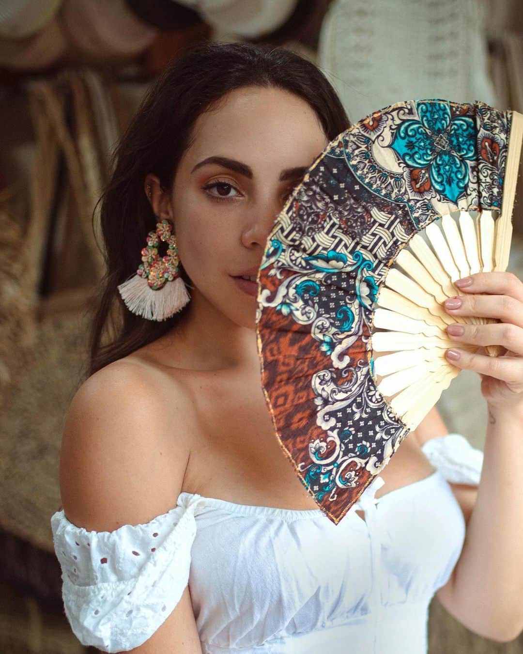 Katy Esquivelさんのインスタグラム写真 - (Katy EsquivelInstagram)「Los ojos nunca necesitarán subtítulos 👁 . Que feliz estoy! El 7 de Marzo lanzaré una nueva colección de filtros que me encanta en @whatthechicfilters ! Ya quiero que se acerque la fecha para contarles más detalles pero por mientras les dejo un antes y después (desliza a la derecha para ver el antes!). Separen la fecha en sus calendarios porque habrá una sorpresa en el lanzamiento! si aún no has visto las otras colecciones y quieres que tus fotos se vean como las mías, checa el link en mi bio 📸❤️ #whatthechicfilters」3月3日 11時08分 - whatthechic