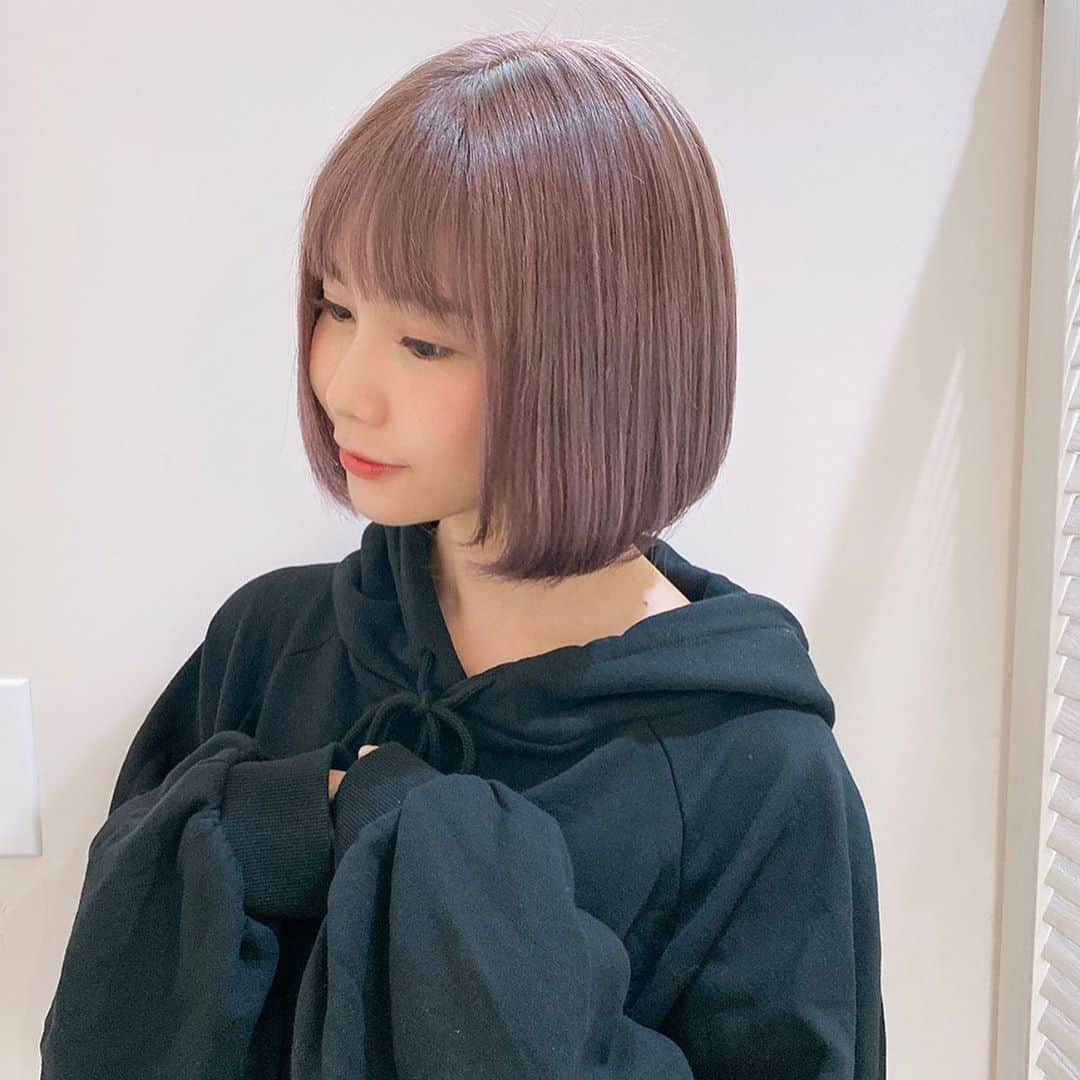 西脇彩華さんのインスタグラム写真 - (西脇彩華Instagram)「＊ Bettie🧸🎀.. ・ カラーメンテナンス💇‍♀️ 前回よりもさらにクリーミーで自然な仕上がりになりました♡ ・ @yumiko__yamamoto 😊😊 お店もかわいくて、穏やかな時間が流れてます🐶🐶 ありがとうございました❤️🧡 ・ #haircolor #hair #hairstyle #pink #lavender #pinkhair #bob #bobhaircut #ヘアカラー #ブリーチ #ハイトーンカラー」3月3日 11時19分 - chapon_930