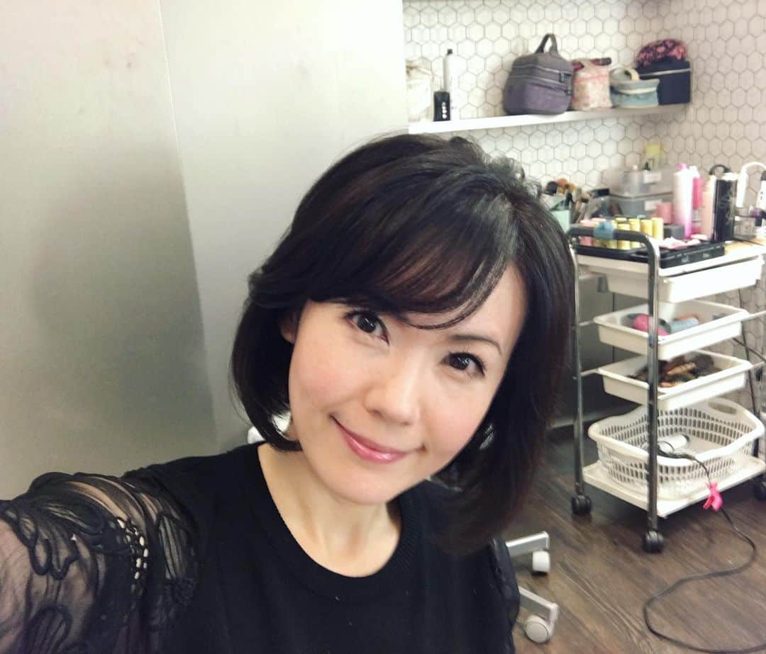 六車奈々さんのインスタグラム写真 - (六車奈々Instagram)「ヘアメイク終わりました。 この後、13時からのQVC出演。  かなりお買い得なので、 ぜひご覧くださいね^_^  #qvcジャパン #六車奈々 #働くママ #まもなく #見てね」3月3日 11時19分 - nanarokusha