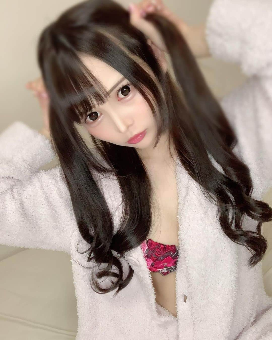 跡美しゅりさんのインスタグラム写真 - (跡美しゅりInstagram)「トイレットペーパーが手に入らないので！下僕ちゃん！君たちが本気だす時がきたよ！しゅりを舐めとるのだ！ #AV女優 #跡美しゅり」3月3日 11時38分 - atomi_shuri