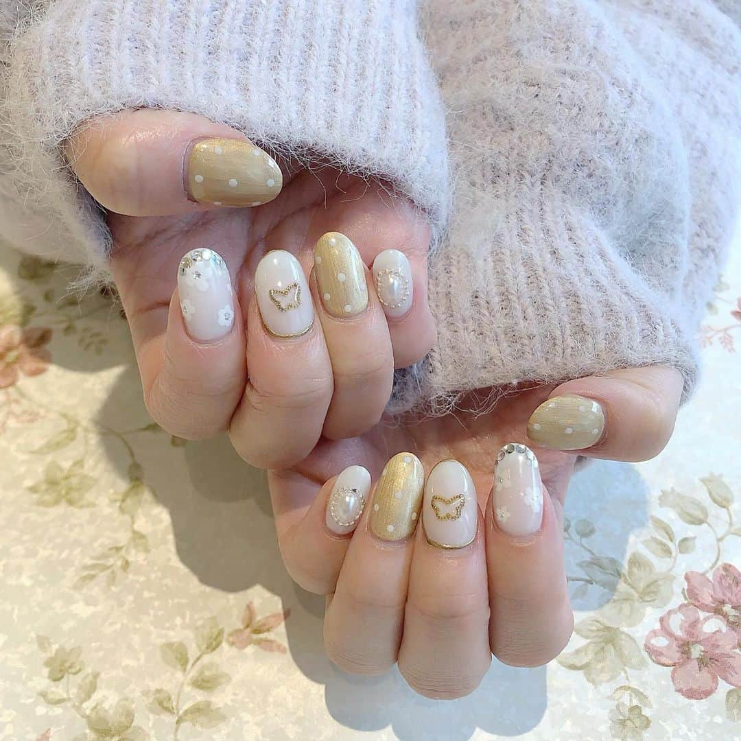 山本瑠香さんのインスタグラム写真 - (山本瑠香Instagram)「ユニットライブに向けてネイル変えてたんです☺️💅 . どのデザインも可愛くてお気に入り！ 特に好きなのは中指の蝶々〜🦋 . . #nail #naildesign #ネイル #ネイルデザイン #네일아트 #네일」3月3日 11時49分 - ruka_1010_team8