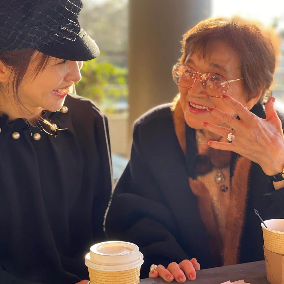 木本泉さんのインスタグラム写真 - (木本泉Instagram)「-﻿ @miyoko.myondon のお母様💓﻿ 先日、88歳のお誕生日を迎えられました🎂﻿ 本当におめでたい🎉﻿ おめでとうございます㊗️﻿ ﻿ 泉ちゃんに写真を撮ってほしい！と言っていただいて、今日はお写真を撮らせていただきました😌﻿ 綺麗に撮れたかは心配だけど😅﻿ 88歳の記念すべきお写真を撮らせていただいて光栄です✨﻿ ﻿ 私の祖母も93歳。﻿ なんだか、お喋りしていると、楽しくて楽しくて😍﻿ これからも、健康で笑顔一杯のお母さんでいて下さい！﻿ ﻿ #88歳#bd#おめでとうございます」3月3日 17時56分 - izumikimoto