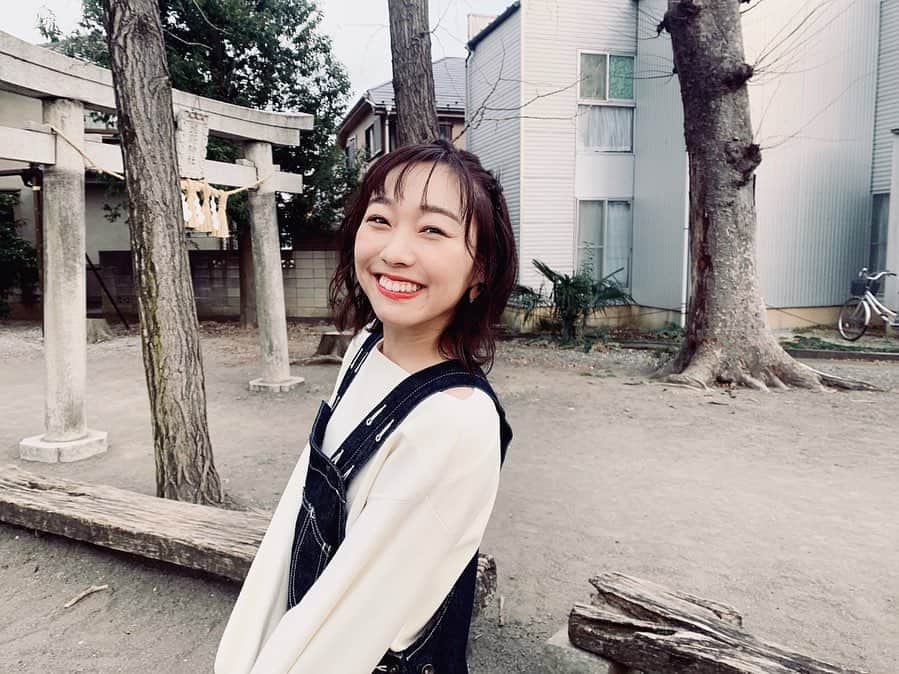 須田亜香里さんのインスタグラム写真 - (須田亜香里Instagram)「最近背中が出てたり ライブ写真だったり カッコつけた写真ばかり載せてきたけど、 失敗しました。 この日の髪型が可愛くて 衣装も可愛くてウキウキでした。 放送時は月末かな？ #彼女なうに使っていいよ #にしようとしたら #28歳児なう #になりました #先日ロケでした . . ツイッターでどこのお洋服かたくさん聞かれましたが、BEAMS BOYだよ。 サムさんが用意してくれたよ。かわいいよねえ @samukashiwagi . . この日は爪も可愛いです。 メイクの山田さんのネイルポーチから選抜してぬりぬり。 @kanae.yamada.3.6 . . . 今夜の @ske48buzz が富山県でも放送されたり 3月10日に新潟で放送あるから あとでオフショット載せます！」3月3日 12時51分 - akarisuda