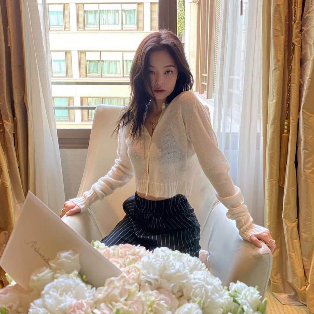 原涼香のインスタグラム：「ジェニのレイヤーミディアム✂️🖤 ラフで色っぽくてかわい💞 ㅤㅤㅤㅤㅤㅤㅤㅤㅤㅤㅤㅤㅤ」