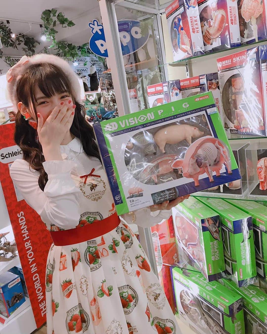 上坂すみれさんのインスタグラム写真 - (上坂すみれInstagram)「おもちゃ屋さんで豪遊した時のやつです フィギュア買いにゆきたーーい！  #上野 #newtype #uesaka_japan #上坂すみれ」3月3日 12時59分 - uesaka_sumire