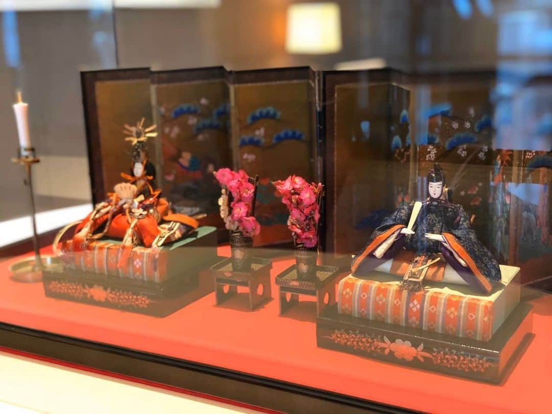 Palace Hotel Tokyo / パレスホテル東京さんのインスタグラム写真 - (Palace Hotel Tokyo / パレスホテル東京Instagram)「今日は#雛祭り 。雛あられや雛人形と共に素敵な一日を過ごせますように。 Celebrate the Doll Festival today with traditional dolls and rice puffs.  #ひなあられ #雛あられ #小笠原流 #ひな祭り #雛祭り #ひな人形 #雛人形 #お内裏様 #お雛様 #おひな様 #和の心 #ホテルライフ #ホテルアメニティ #丸の内 #パレスホテル東京 #hinadolls #japanesedolls #girlsdayfestival #dollfestival #dollsfestival #hotellobby #Marunouchi #PalaceHotelTokyo」3月3日 12時53分 - palacehoteltokyo