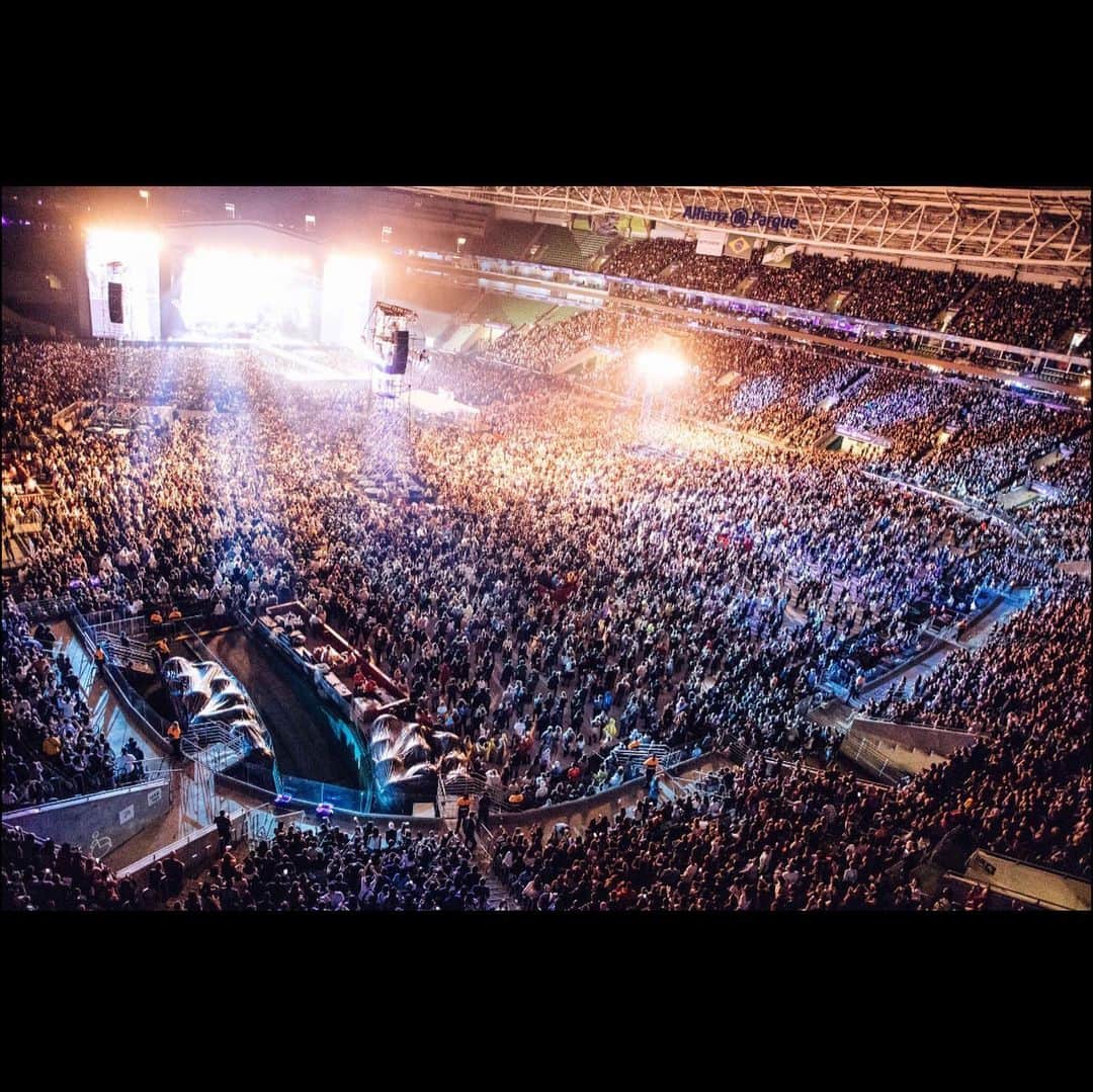 ジェシー・カーマイケルのインスタグラム：「São Paulo, nós te amamos muito. Obrigado por sua paixão, sua energia e sua alegria. Brasil, Nós te amamos! 📷 @bootswallace」