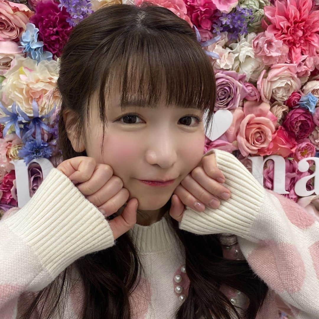のインスタグラム：「はるにぃにネイルケアしてもらった☺️💓 お仕事柄ネイルあんまりできへん方もちゅるちゅるにするのおすすめ🥰💕 女子力アップしてだれからも好感度高いネイルになるよ❣️ みんなもらえるプレゼントのヘアアクセ愛用してる💝 #pomynail#ポミーネイル#ネイルケア」