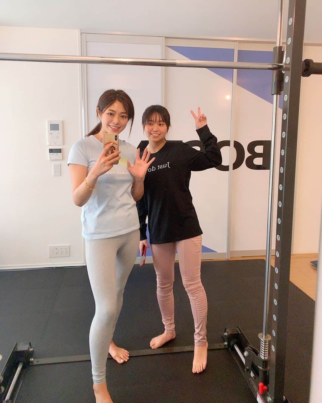 わちみなみのインスタグラム：「大原優乃ちゃんと  @bosty_official に行ったとき😊 2人でがんばりました🧸 ゆうのちゃん、癒されます✨  #2人でトレーニング #トレーニング #筋トレ  #大原優乃 ちゃん #わちみなみ」