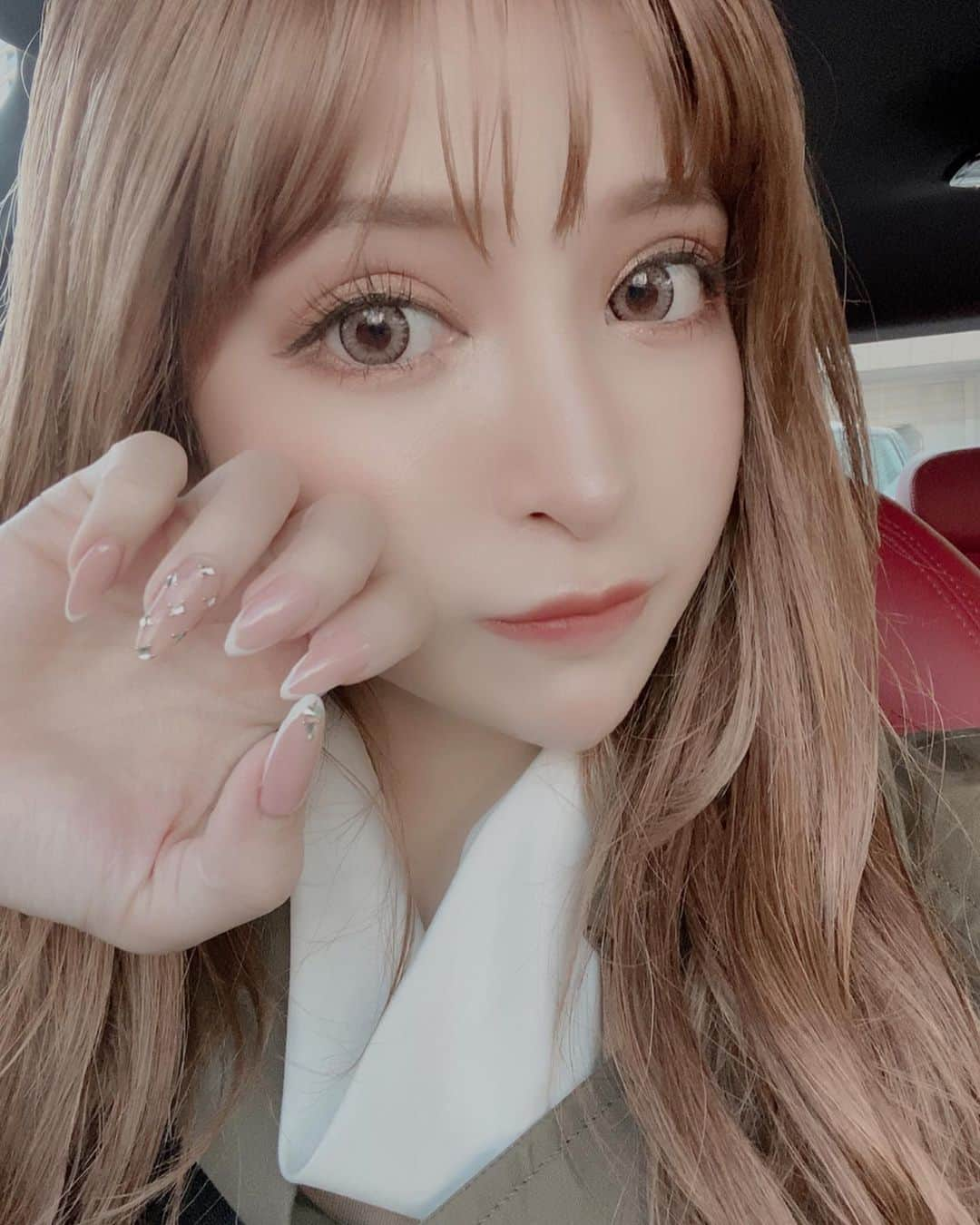 小原優花さんのインスタグラム写真 - (小原優花Instagram)「先日のお着物撮影に合わせてネイルをシンプルなフレンチにしてもらいました💞💅 CARRY渋谷店《 @nailcarry_shibuya 》に行ったよ❣️ ・ 指先が綺麗に見える形と細めのフレンチに、ラインストーンで上品めなキラキラ♡🥰 ・ 飽きのこない王道フレンチはこれから春先のファッションにもぴったり🙈💗💗💗 ありがとうございました☺️💓 ・ ・ 🉐同じフレンチはお得になります❤️ ▽ ▽ ジェル✨¥5,980✨（税抜） スカルプ✨¥12,600✨ ・ ぜひご利用くださいませ♡ ・ ▼ご予約はこちら💁🏼‍♀️💞 CARRY渋谷店 《 @nailcarry_shibuya 》 ☎️03(3971)7775 ・ CARRY池袋店 《 @nailcarry_ikebukuro 》 ☎️03(5784)9115 ・ ・ #ネイル #フレンチネイル #ネイルデザイン #carry #キャリー #渋谷店 #春ネイル #ヌーディカラー」3月3日 13時23分 - yunkoro519