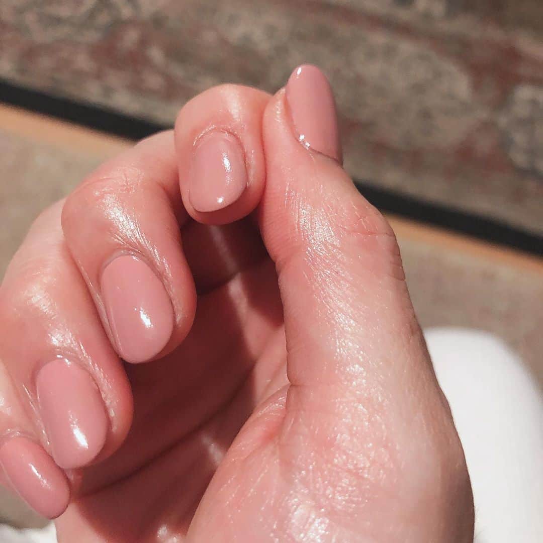 大桑マイミのインスタグラム：「雛祭りにピンクネイル💅 睫毛も新しくしてきました。 桃の花🍑🌸可愛い〜  雛祭り  @salonbdaikanyama」