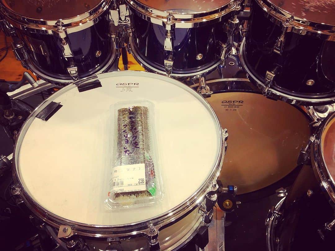 坂東慧のインスタグラム：「リハ初日！ #rehearsal #tour #yamahadrums #zildjiancymbals #zildjiansticks #aspr #cympad #westone」