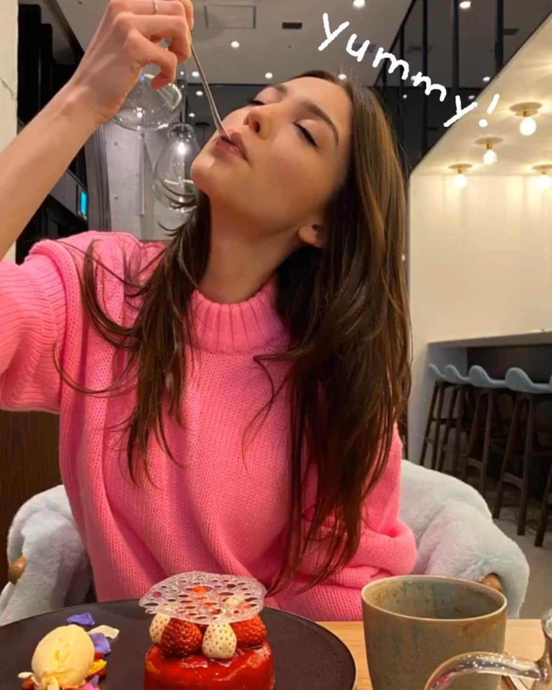 セリーヌ・ファラクさんのインスタグラム写真 - (セリーヌ・ファラクInstagram)「Just being a happy girl with my dessert 🍓」3月3日 14時06分 - celinefarach