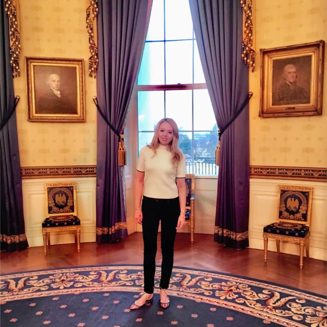 ティファニー・トランプのインスタグラム：「✌︎ +♡」
