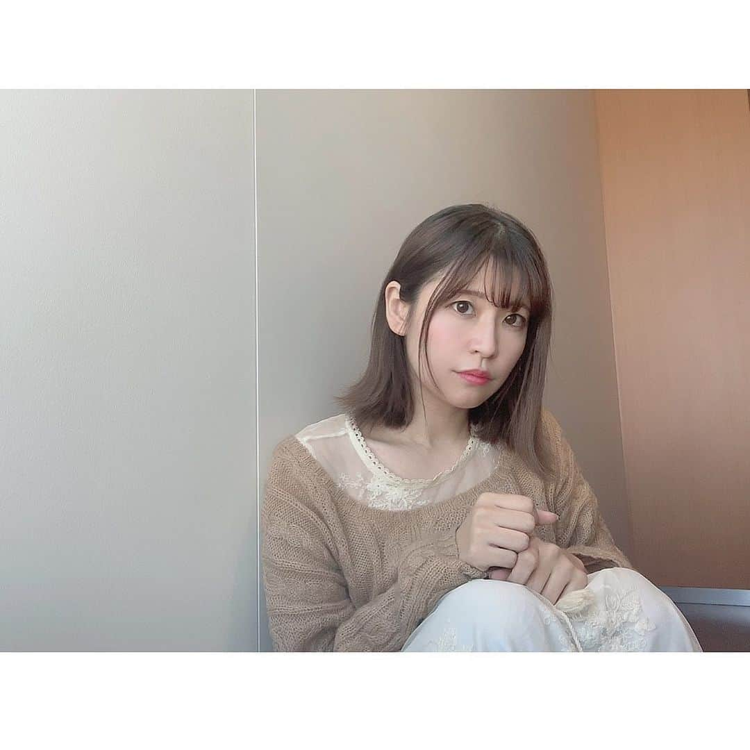 上村彩子さんのインスタグラム写真 - (上村彩子Instagram)「今日はぽかぽかだね〜🌞 . この時期は「もうすぐ野球だー！」とテンション上がる時期なんだけど 今年は無観客試合だったり色々大変なことが多くて難しいね💦 . 声優のお仕事は現場に行かないと出来ないお仕事だから、役者もスタッフさんも体調管理に気をつけながらやってるんだけど お世話になっている会社さんや友達のお話を聞いていると自宅待機や在宅業務の方が多くなっていて、可能ならお仕事もあればスケジュールを調整し直したり中止せざるを得ないものもあって大変そう😵 . みんなも大変だと思うけど、自分を大切にしてね✨」3月3日 14時42分 - ayako_uem