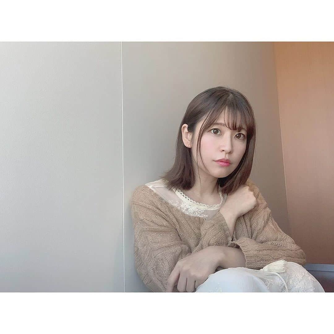 上村彩子さんのインスタグラム写真 - (上村彩子Instagram)「今日はぽかぽかだね〜🌞 . この時期は「もうすぐ野球だー！」とテンション上がる時期なんだけど 今年は無観客試合だったり色々大変なことが多くて難しいね💦 . 声優のお仕事は現場に行かないと出来ないお仕事だから、役者もスタッフさんも体調管理に気をつけながらやってるんだけど お世話になっている会社さんや友達のお話を聞いていると自宅待機や在宅業務の方が多くなっていて、可能ならお仕事もあればスケジュールを調整し直したり中止せざるを得ないものもあって大変そう😵 . みんなも大変だと思うけど、自分を大切にしてね✨」3月3日 14時42分 - ayako_uem