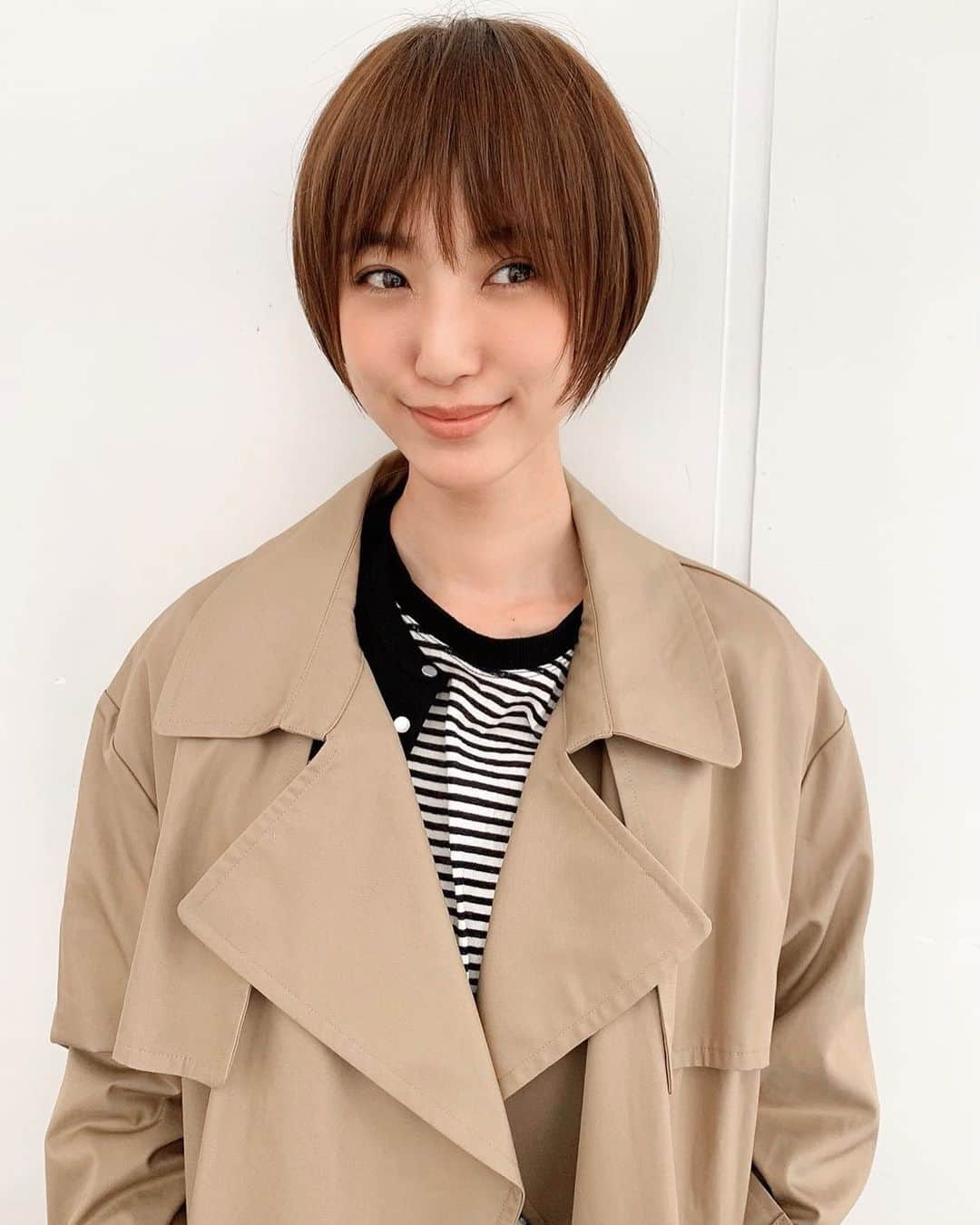 izu（出岡美咲）さんのインスタグラム写真 - (izu（出岡美咲）Instagram)「さっちゃんありがとう♡ ﻿ ﻿ カラーカット+縮毛矯正もかけました。﻿ 年々癖毛が強くなって来て悩みだったので💦﻿ ﻿ ﻿ ﻿ #ショートヘア #ショートヘア女子 #ショートカット女子 #ショート #縮毛矯正 #癖毛」3月3日 14時50分 - izu_stagram