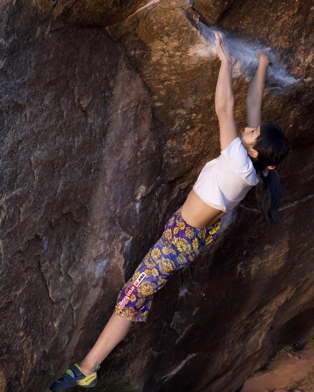 白石阿島さんのインスタグラム写真 - (白石阿島Instagram)「🌵 #crushit4climate !!! I grew up in the city but my heart is always where the rocks are🏞Our playgrounds are at risk and we need to protect the places that give us the opportunity to play, work and connect with nature. @protectourwinters and @strava are collaborating on the #crushit4climate campaign .This March let’s go OUTSIDE and celebrate the places we are trying to protect❤️ Donations to @protectourwinters will be matched by @thenorthface to double the support!!! (Link in bio) I’m very excited to be spending the month climbing in the desert and will share some of the highlights. 🧗🏻‍♀️☄️Tag me in the adventures you guys go on so I can see/share some cool stories✌️🧗🏻‍♀️🏄‍♂️🪂🏂🚵‍♀️🌵 🥰 | photos from last year by @lindsay_dad」3月3日 14時55分 - ashimashiraishi