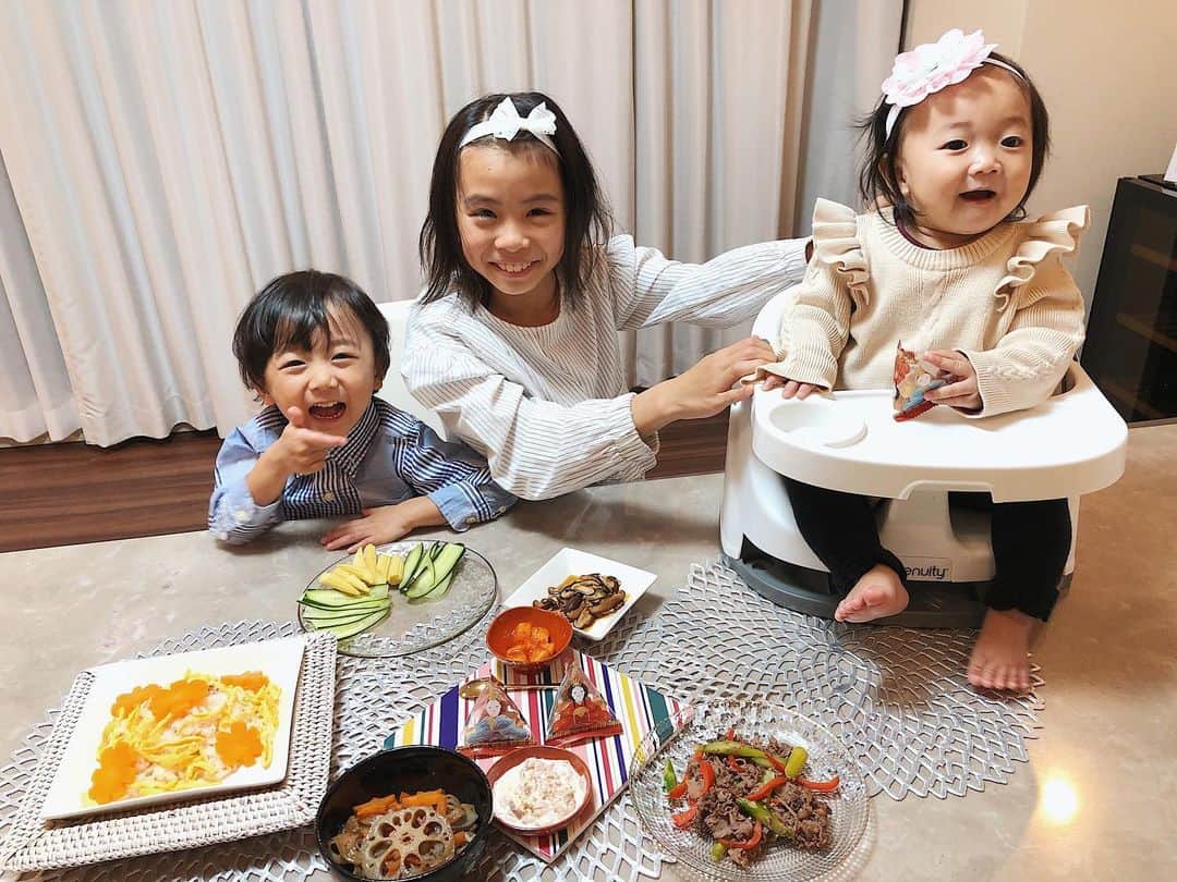 谷口紗耶香のインスタグラム：「🌸　#ひな祭り　🌸 🎎 　#2020 ・ イベント事があると家でご飯つくって写真を撮るのが定番な我が家✨ バタバタしまくりでキッチン汚しまくりながら、いつも作るんだ。笑😂 #手巻き寿司 で楽しくお祝いしました🤘🏽 #初節句　すくすく大きくなぁれ〜✨ #instamodel#instaootd#ootd#model#japanesemodel#sayakataniguchi#shooting#kawaii#girl#mama#instafashion#japanese#today#cute#拍照#可爱#今天的衣服#谷口紗耶香#时尚#패션#귀엽다#일본인#촬영#親バカ部#ママリ#子育て」