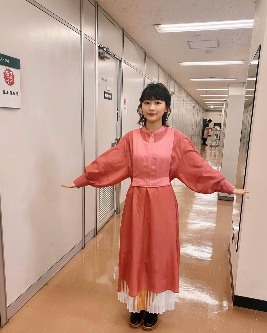 伊藤沙莉さんのインスタグラム写真 - (伊藤沙莉Instagram)「あさイチ激かわおべべ👗💞 ワンピース @mullerofyoshiokubo_official スカート @near.nippon_offcial 靴 @spacecraftshoes イヤリング @jane____smith」3月3日 15時30分 - itosairi