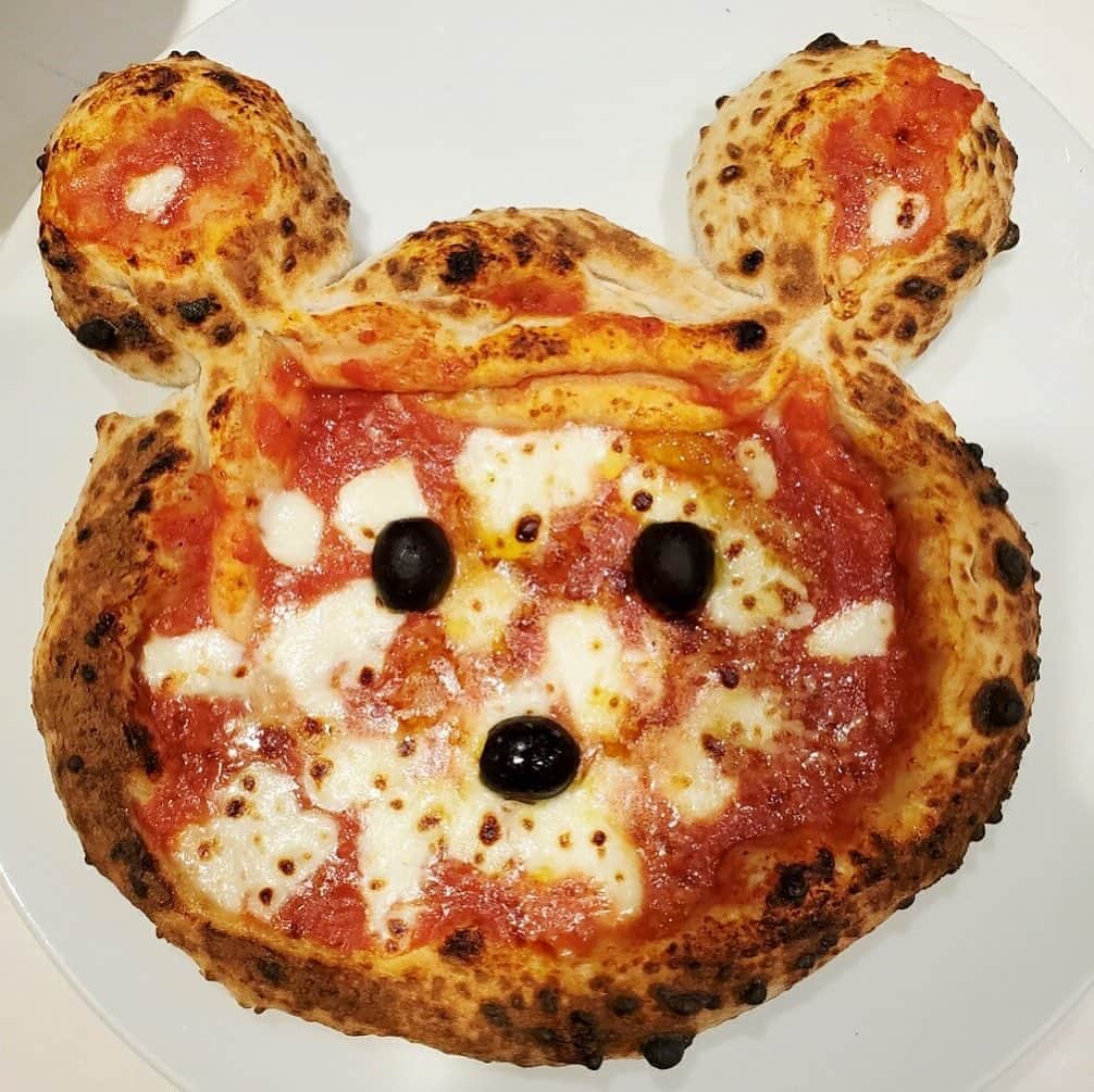 Arancino Di Mareのインスタグラム：「Our 🐻-y cute pizza for kids! (available @ all #Arancino locations) #arancinodimare #italian #pizza #foodies #kids #buzzfeedfood #kids #honolulufamily #waikiki #pizzas #arancino #teddybear #birthday #pizza #hawaiisbestkitchens #happy #hawaii #restaurant #アランチーノディマーレ #アランチーノ #イタリアン #パスタ #ハワイ #おいしい #ホノルル #ハワイ大好き #haleainaawards #ハワイ旅行 #かわいい #家族旅行」