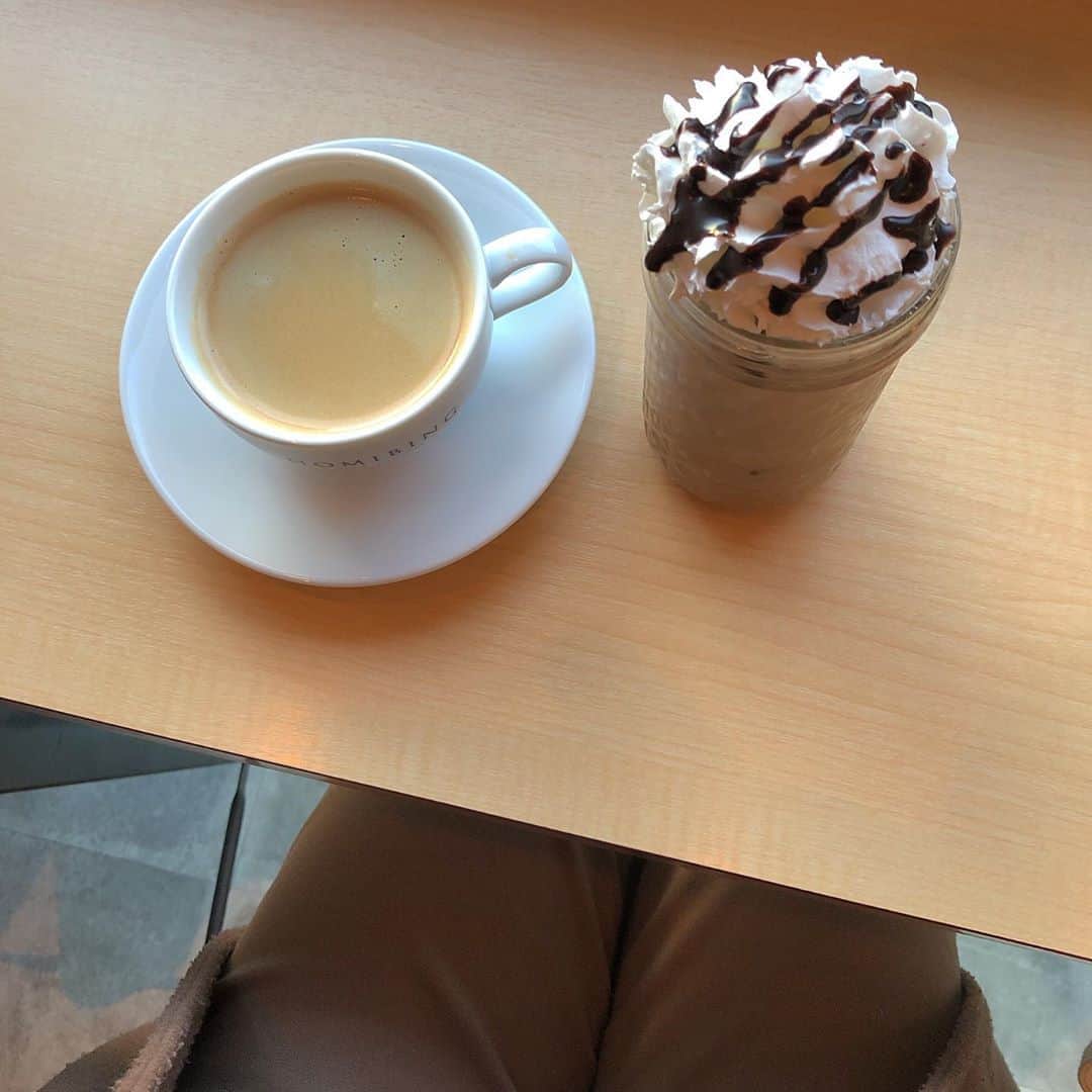 柏山奈々美のインスタグラム：「温かいのと冷たいの。  #cafe  #東京カフェ」
