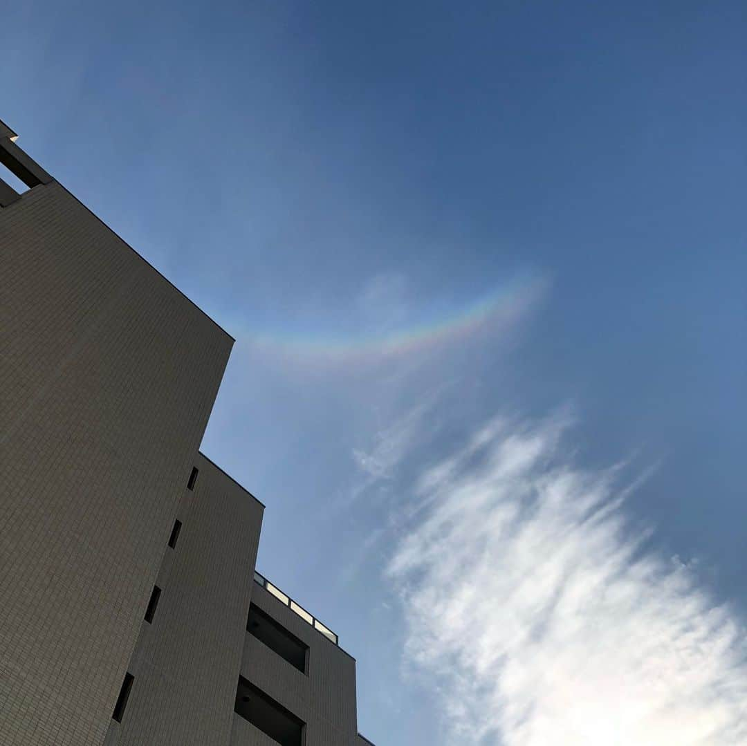 千吉良恵子さんのインスタグラム写真 - (千吉良恵子Instagram)「#彩雲#今日の空 #加工無し #なんだか嬉しい☺️🍀 #空からの応援歌🌈 コロナウィルスが一日も早く沈静化しますように🍀🍀🍀 雛祭りでしたね🎎」3月3日 16時00分 - chigirakeiko