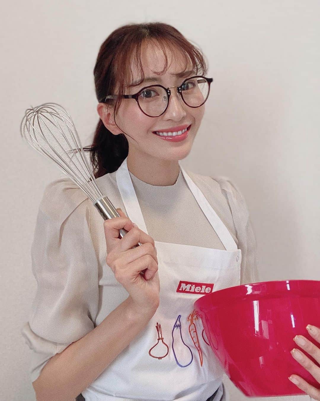 ANNA 杏奈さんのインスタグラム写真 - (ANNA 杏奈Instagram)「✎ 花粉が酷すぎて、内服薬も、目薬も、点鼻薬も、顔にかけるスプレーも、マスクも、眼鏡も欠かせない🙃 可愛い👓は @tres.jewelry のもの♡ コロナで、仕事がキャンセル続きでほぼニート🥺 この機会に趣味の料理に没頭したいと思います🤖 . . #tresjewelry  #チョコレートムース #チョコレートプリン #料理好きな人と繋がりたい #お菓子作り #お菓子作り好きな人と繋がりたい #お菓子 #無添加　#無添加生活　#スイーツ　#スイーツ作り好きな人と繋がりたい #スイーツ作り #おうちカフェ #おうちごはんlover #おうちごはん部 #手作りスイーツ #シナモンカフェ #シナモンロールパン #シナモンロール #マフィン #バナナマフィン #手作りマフィン #バナナマフィン #チョコチップ #かぼちゃパン #パンプキン #コッタ」3月3日 16時13分 - anna_maria_end18