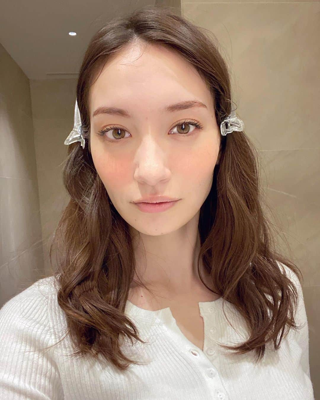 山神アリシアさんのインスタグラム写真 - (山神アリシアInstagram)「Classic bathroom selfie 📷 . . . #mua #hairandmakeup #offshot #photoshoot #bathroomselfie #model #tokyo #japan #ヘアメイク #オフショット #撮影 #ハーフ #モデル」3月3日 16時08分 - aliciayamagami