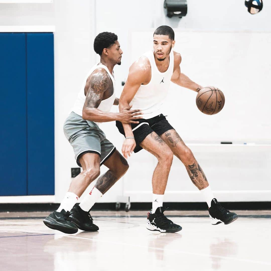 ブラッドリー・ビールさんのインスタグラム写真 - (ブラッドリー・ビールInstagram)「Happy Birthday to my brother @jaytatum0 !! Peace and blessings my boy. Everybody show ya love!! #bOb #youngGOAT #22」3月4日 1時55分 - bradbeal3