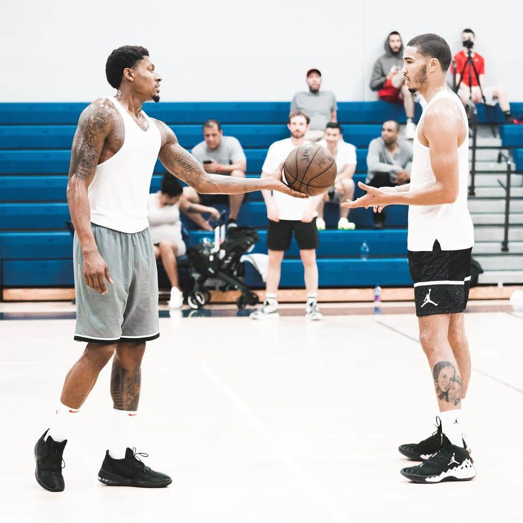 ブラッドリー・ビールさんのインスタグラム写真 - (ブラッドリー・ビールInstagram)「Happy Birthday to my brother @jaytatum0 !! Peace and blessings my boy. Everybody show ya love!! #bOb #youngGOAT #22」3月4日 1時55分 - bradbeal3