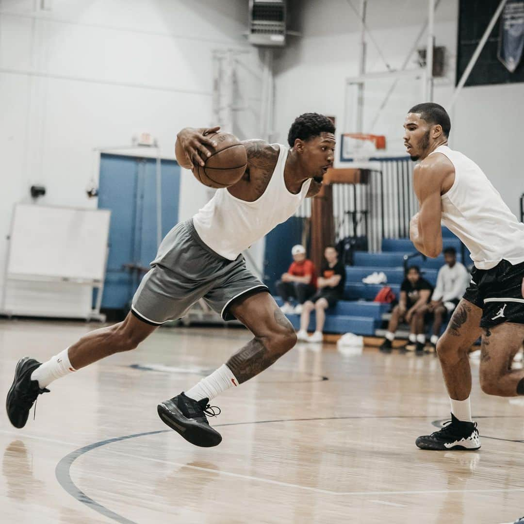 ブラッドリー・ビールさんのインスタグラム写真 - (ブラッドリー・ビールInstagram)「Happy Birthday to my brother @jaytatum0 !! Peace and blessings my boy. Everybody show ya love!! #bOb #youngGOAT #22」3月4日 1時55分 - bradbeal3