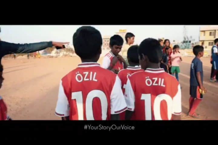 メスト・エジルのインスタグラム：「The next #YourStoryOurVoice video comes from India 🇮🇳 Siblings Shaona and Preetam founded the PASS Collective which positively impacts communities using sport, education and development. In Bangalore, Shining Stars Football Club is a community that promotes gender equality, teamwork and professionalism through football but also off-pitch initiatives focusing on clean water and recycling ⚽ ♻ How can we do more together to combat environmental issues? What are you doing in your local community to make a difference? #YourStoryOurVoice」