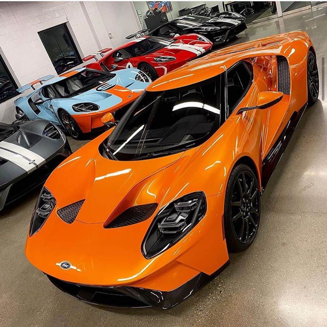 Amazing Carsさんのインスタグラム写真 - (Amazing CarsInstagram)「Such an insane color😍  Photo via: @fordgtforum  Second page: @M85Media  Other page: @StancedAutohaus  #Ford #GT #FordGT #AmazingCars247」3月4日 2時39分 - amazingcars247