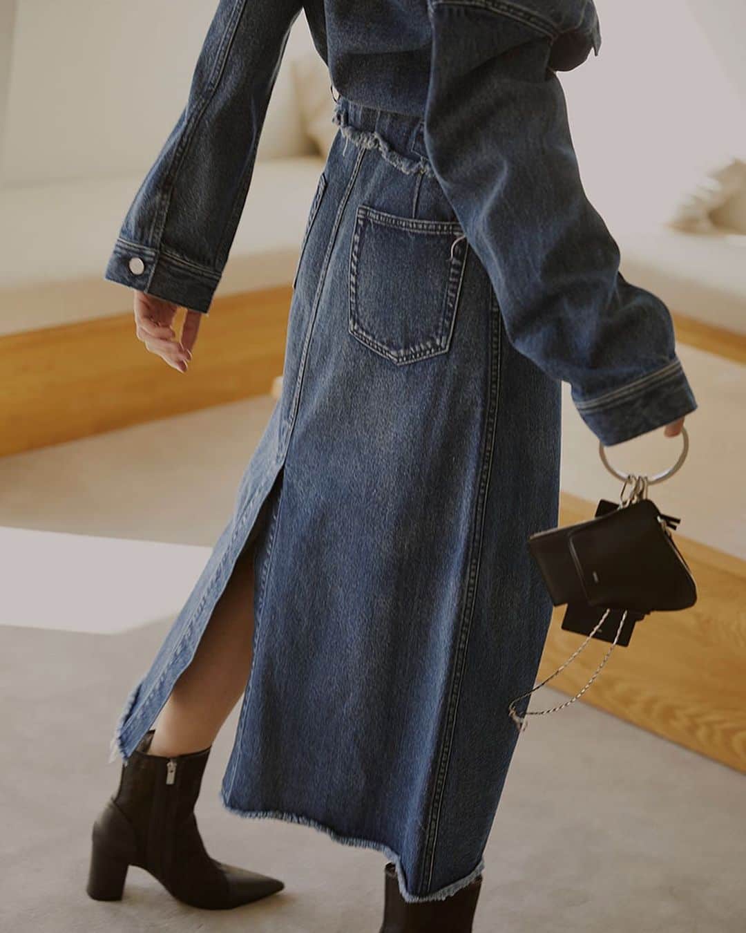 Ameri vintageさんのインスタグラム写真 - (Ameri vintageInstagram)「✔︎Restock 3.4(wed.)12:00 4WAY DENIM DRESS COAT shop:WEBSTORE . #ameri #amerivintage #dress #skirt #shopping #fashion #japan」3月3日 18時10分 - amerivintage