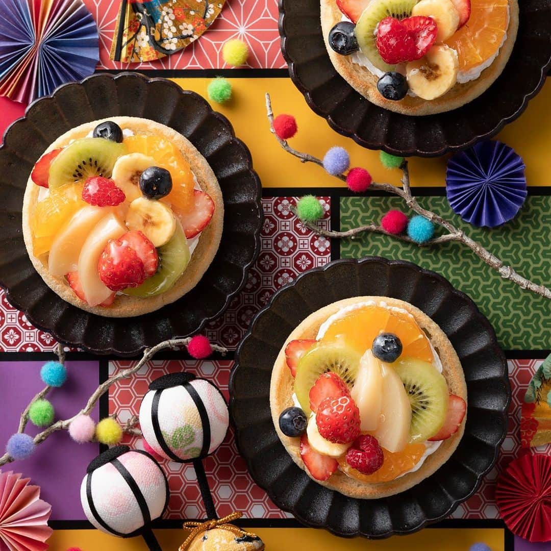 Pasco/敷島製パン株式会社さんのインスタグラム写真 - (Pasco/敷島製パン株式会社Instagram)「今日3月3日は#ひな祭り 🎎 * いくつになってもかわいいもの大好き💗な大人のみなさまに。レトロかわいい、大人のひな祭りを贈ります🎎 * 甘酸っぱく心ときめくおいしさで、ひなまつりをお祝いしましょ🌸 * #Pasco #パスコ #超熟 #超熟イングリッシュマフィン #イングリッシュマフィン #国産小麦  #ひな祭り #ひなまつり #雛祭り #パンを楽しむ春のプレゼント #キャンペーン #プレゼント * #パンを楽しむ春のプレゼント キャンペーン実施中🎁 ⇒ https://www.pasconet.co.jp/campaign_2020spring/ #超熟イングリッシュマフィン はキャンペーン対象商品です☘️」3月3日 18時18分 - pasco.jp