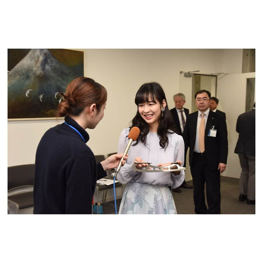 今井遥さんのインスタグラム写真 - (今井遥Instagram)「先日、燕ブレード発売に関する記者会見が行われました。﻿ ﻿ 市の地場産業である金属加工の技術が随所に活かされたブレードです！﻿ ﻿ ブレードの耐久性は非常に切実な問題で、大切な試合本番の直前にエッジが折れてしまうとどうしようもなく…﻿ ﻿ 燕ブレードでは、燕の金属加工の技術を駆使し、諸所の課題をクリアしています。﻿ ﻿ 選手の不安を少しでも軽減でき、フィギュアスケート界の更なる発展に役立つ事を願っています⛸✨﻿ ﻿ #フィギュアスケート #figureskating ﻿ #燕ブレード﻿ ﻿ https://www.tsubame-blade.com/﻿」3月3日 18時32分 - haruka_imai_831