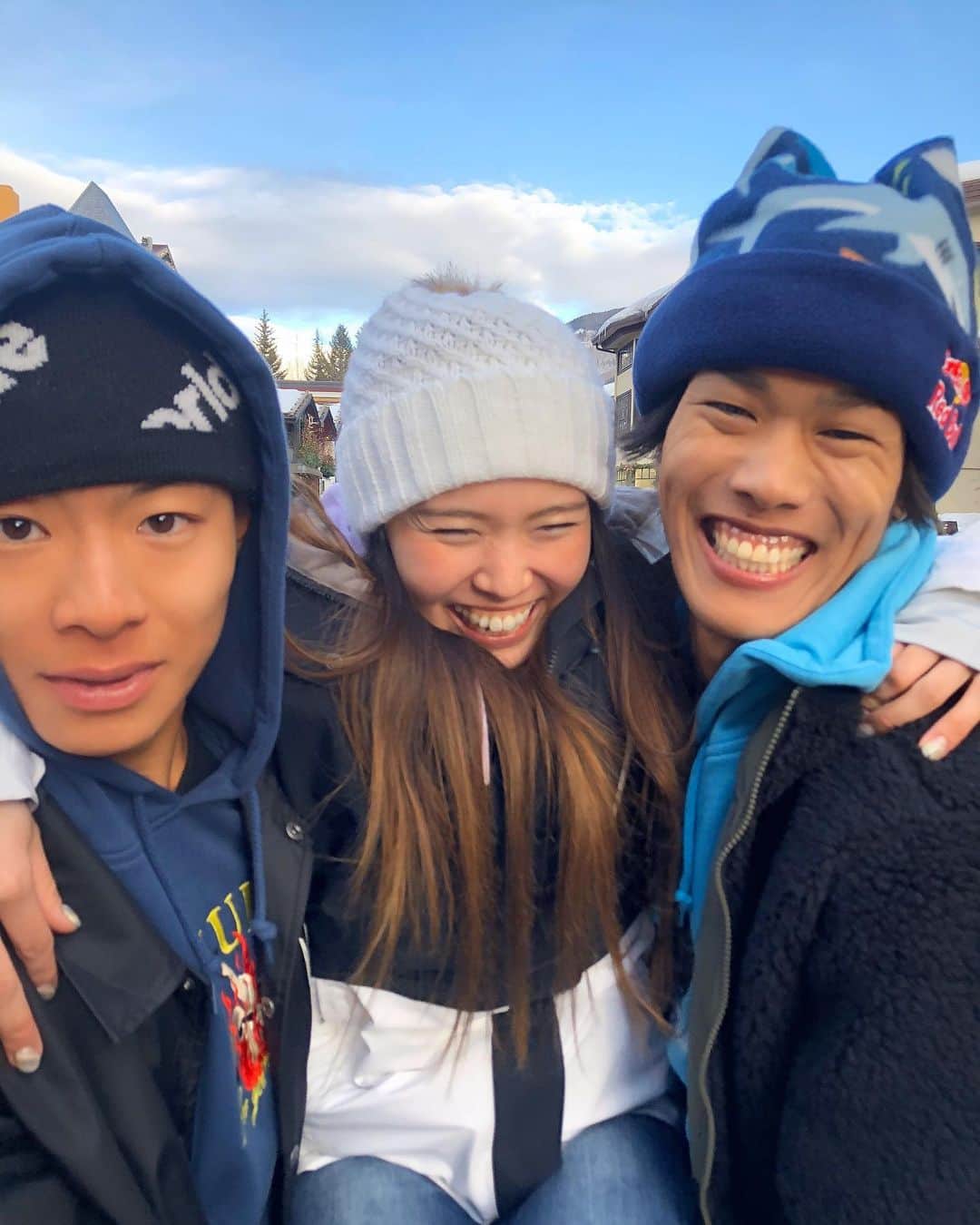 松本遥奈さんのインスタグラム写真 - (松本遥奈Instagram)「お尻痛くて歩くの遅いから、おばさんをいろんな運び方で運んでもらいました🖤 優男 @yukikadono @ryoaizawa___yo  ありがとうね🙏 #burtonusopen #teamoakley #優男 #ありがとう」3月3日 18時38分 - haruna_matsumoto
