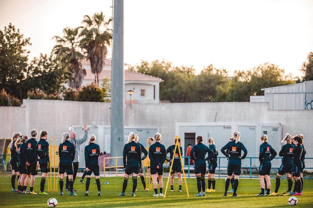 ソフィア・ヤコブソンさんのインスタグラム写真 - (ソフィア・ヤコブソンInstagram)「Finally back together with @swewnt 🇸🇪 #algarvecup」3月3日 18時42分 - sofiajakobsson